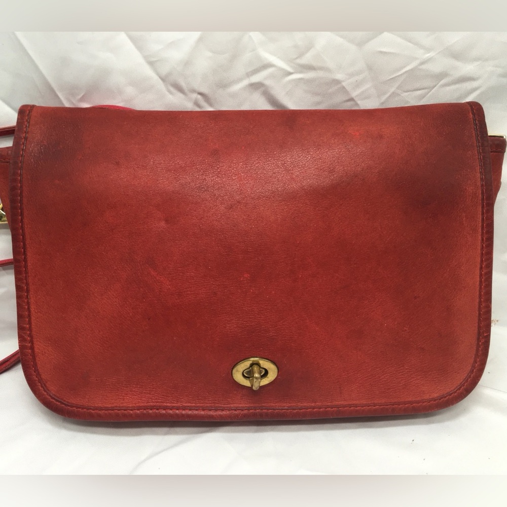 COACH Vintage Leather Flap TurnLock Messenger Shoulder Handbag Red NYC USA Small - Picture 5 of 16